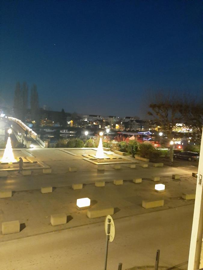 Et Au Pied Coule Une Riviere, Situation Et Vue Ideales Auxerre Luaran gambar